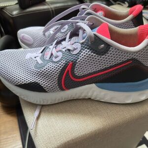 Nike big kids Running Shoes
No box 📦. 7Y big kids